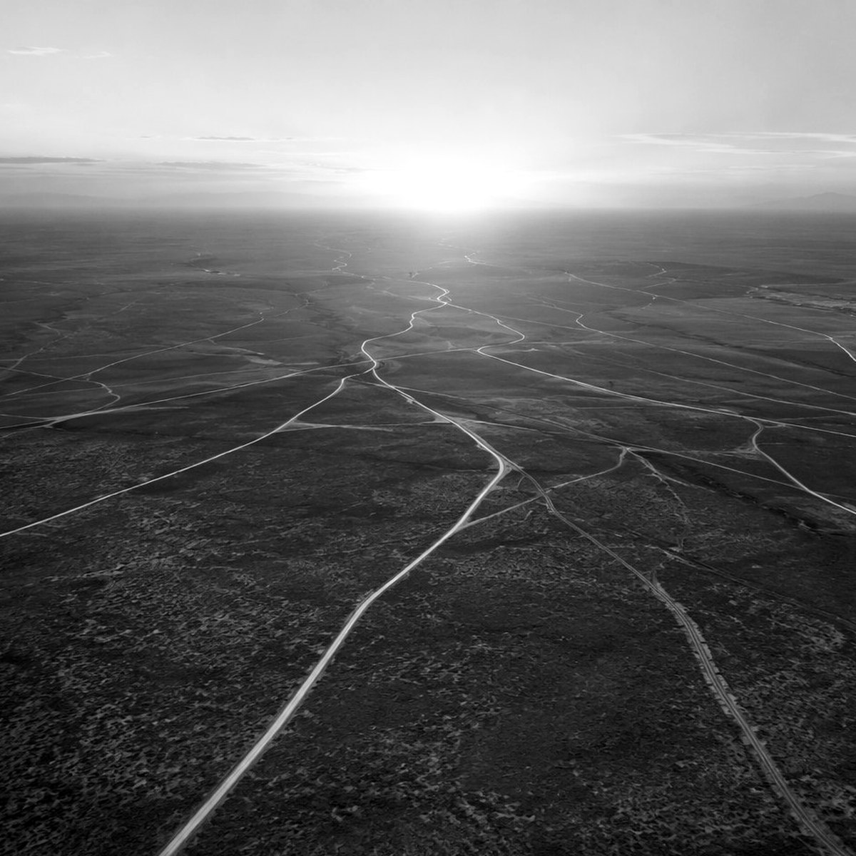 Crédito privado — imagen editorial en blanco y negro